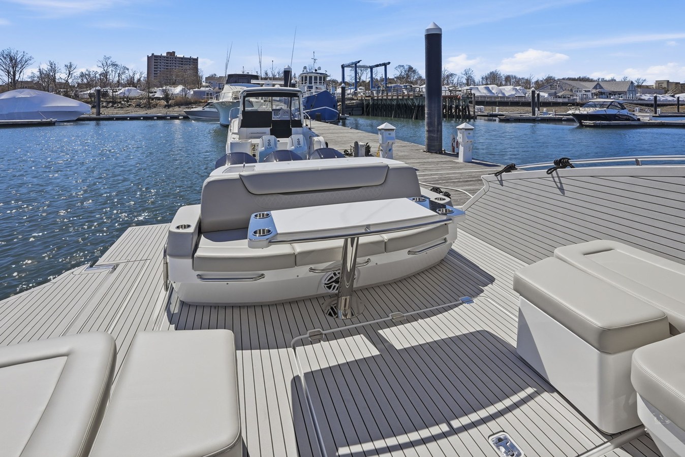 CRUISERS YACHTS 50 GLS OB, photo 14