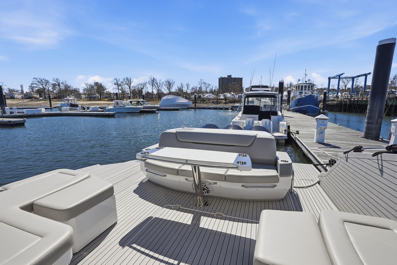 CRUISERS YACHTS 50 GLS OB, photo 15