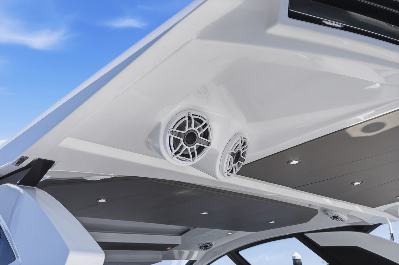 CRUISERS YACHTS 50 GLS OB, photo 18