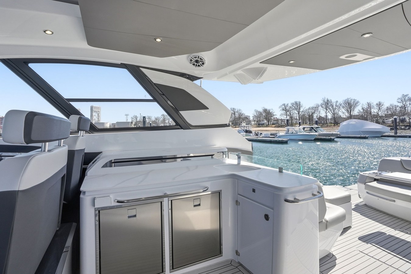 CRUISERS YACHTS 50 GLS OB, photo 19