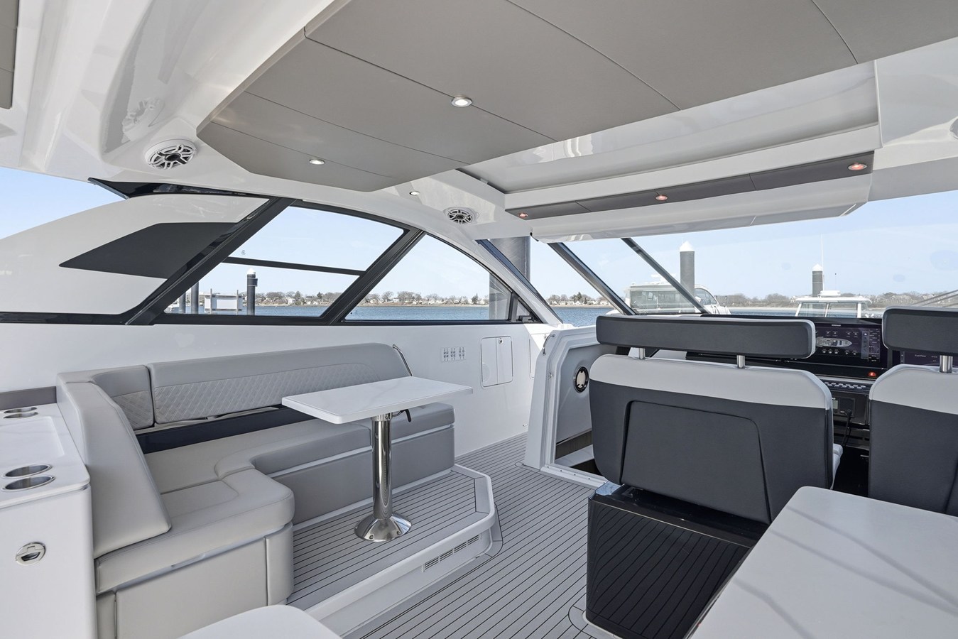 CRUISERS YACHTS 50 GLS OB, photo 21