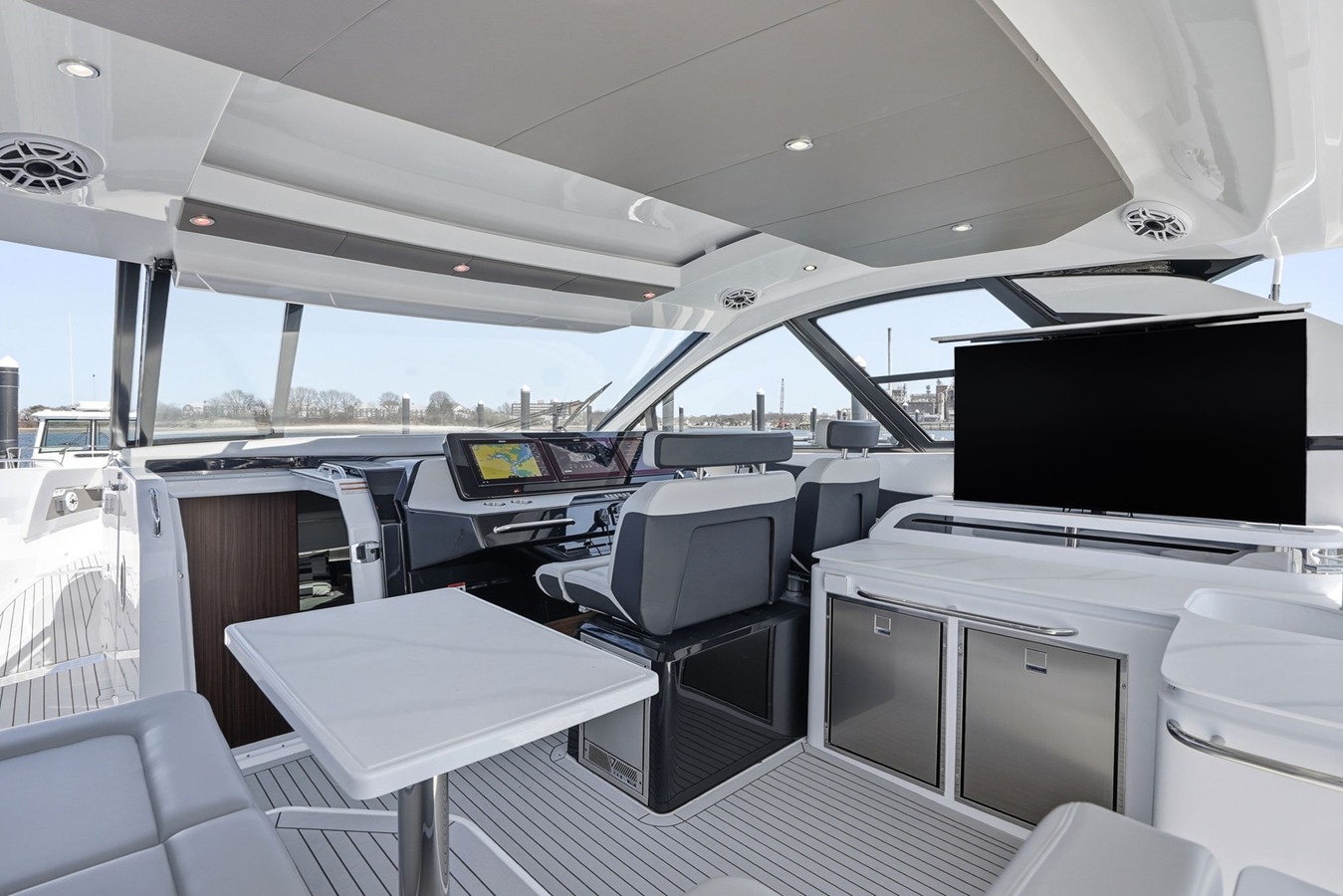 CRUISERS YACHTS 50 GLS OB, photo 23