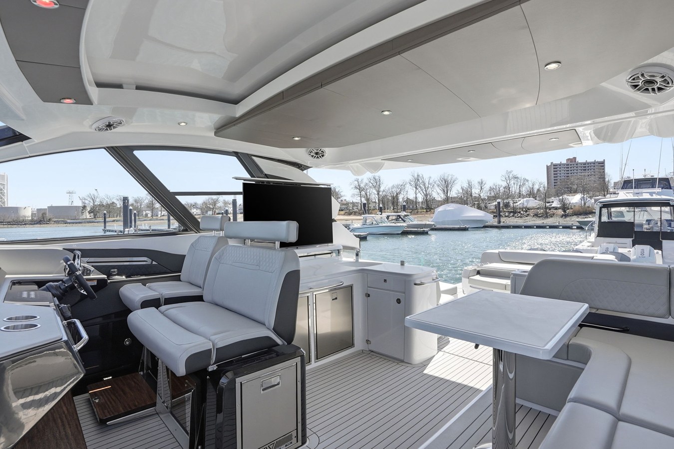 CRUISERS YACHTS 50 GLS OB, photo 24