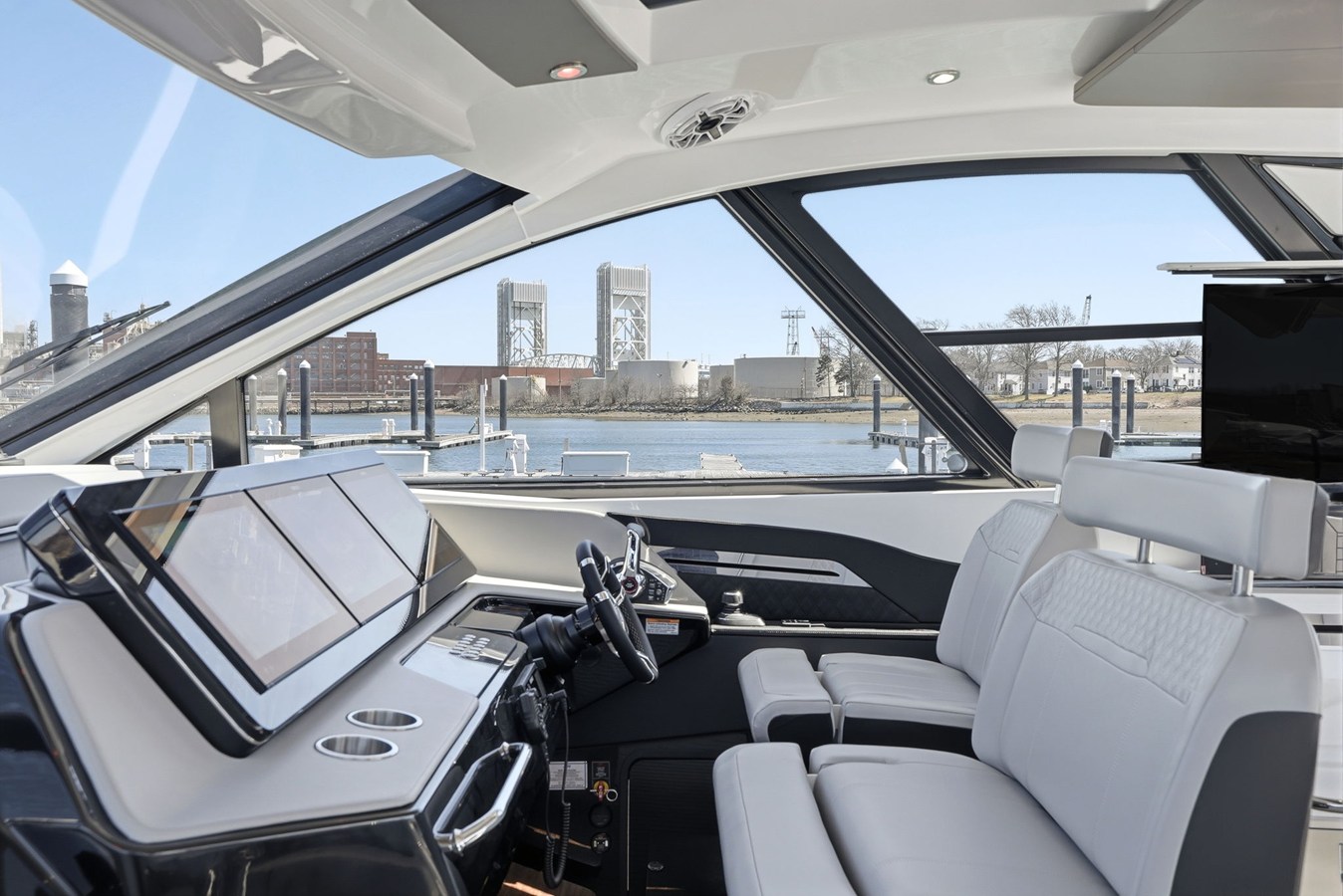 CRUISERS YACHTS 50 GLS OB, photo 25