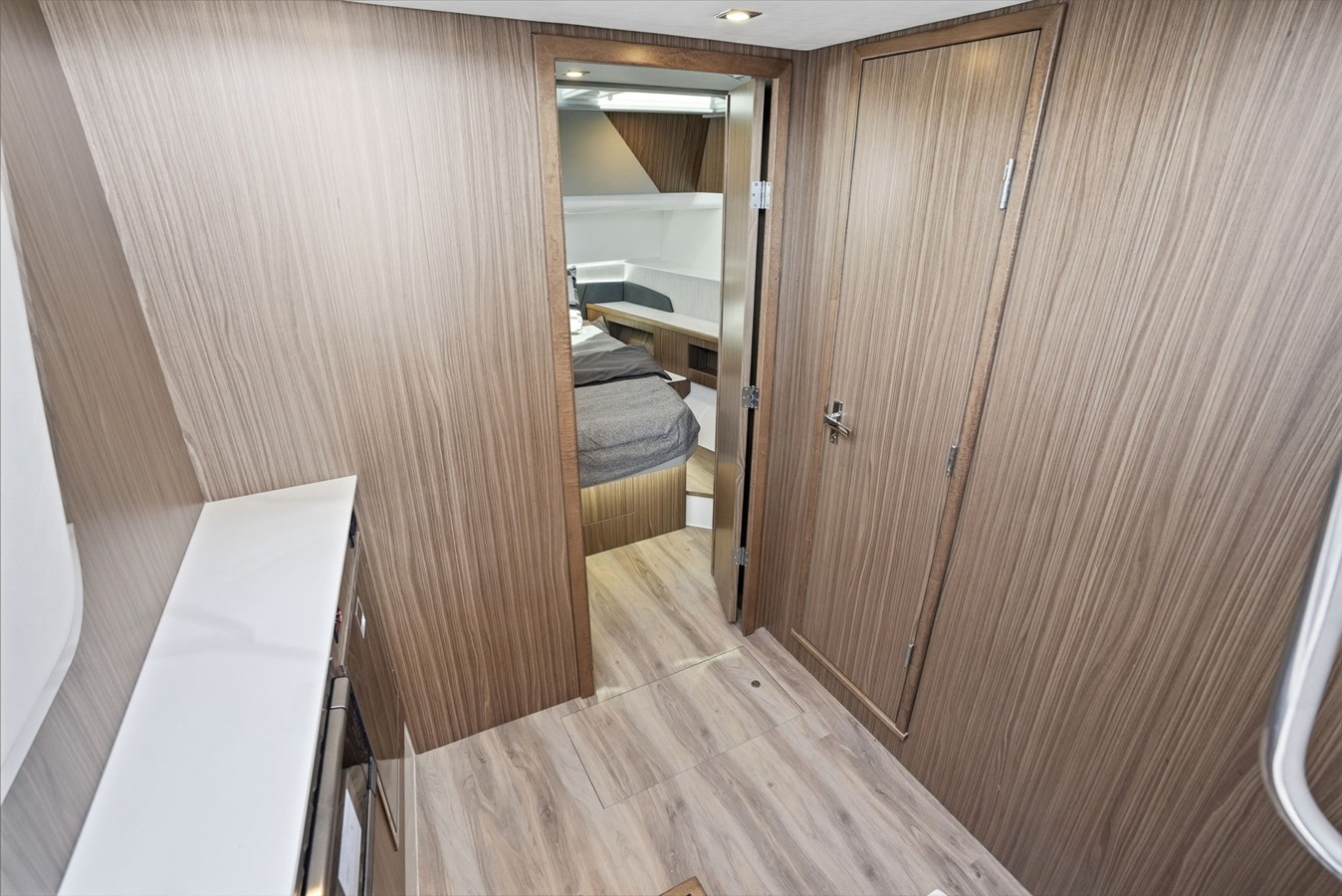 CRUISERS YACHTS 50 GLS OB, photo 36