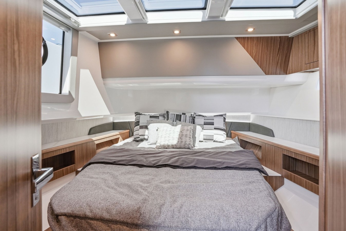 CRUISERS YACHTS 50 GLS OB, photo 38