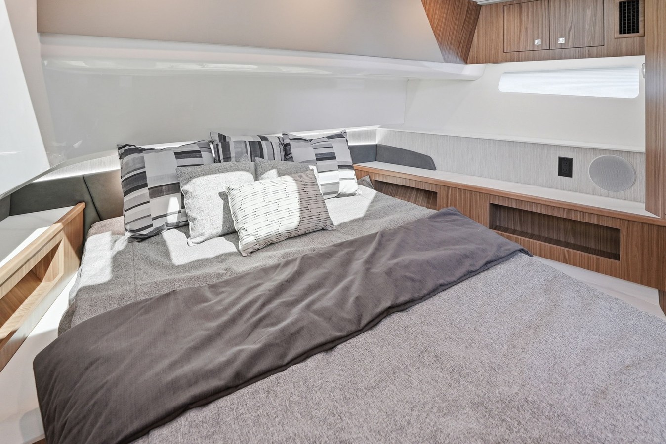 CRUISERS YACHTS 50 GLS OB, photo 39
