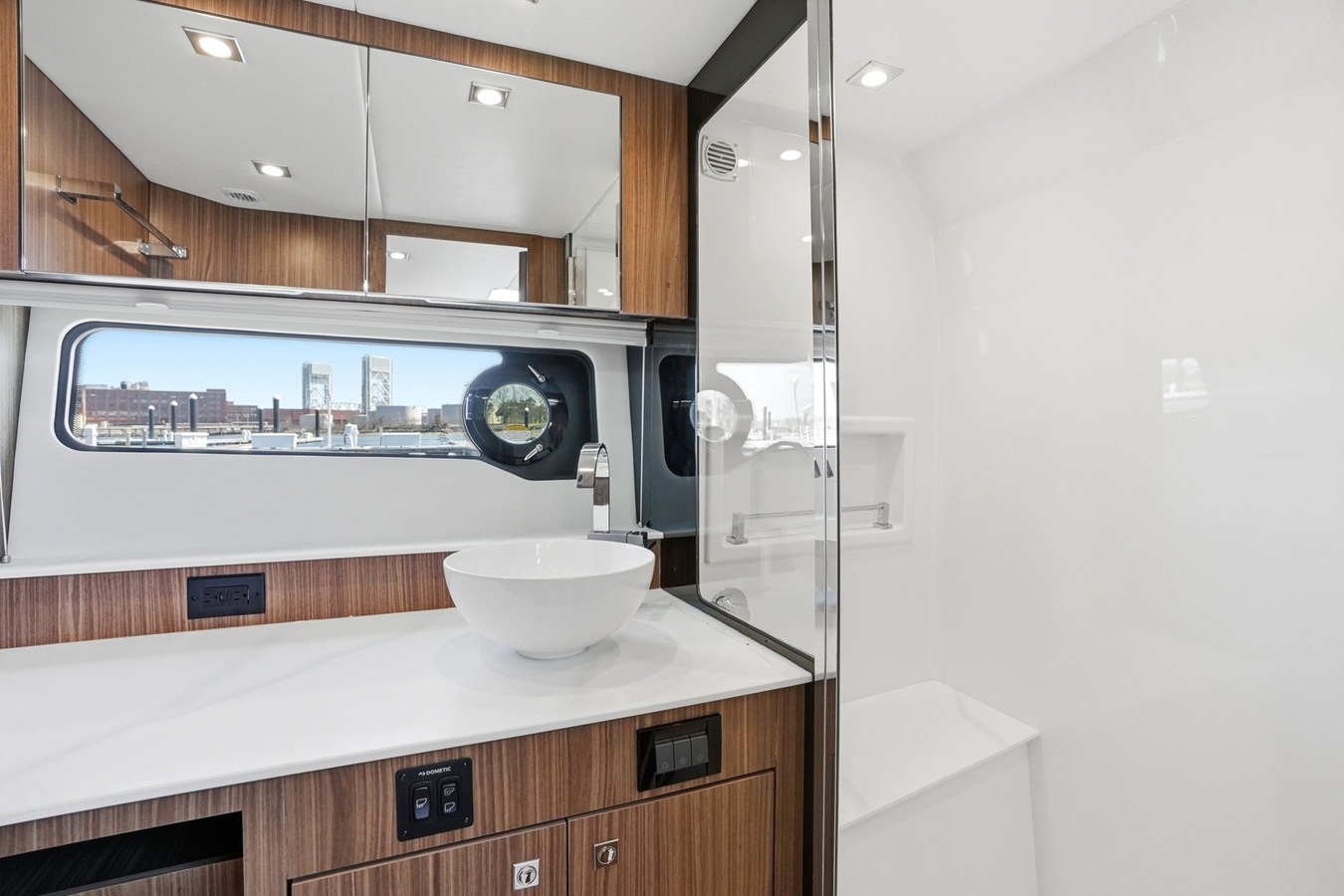 CRUISERS YACHTS 50 GLS OB, photo 41