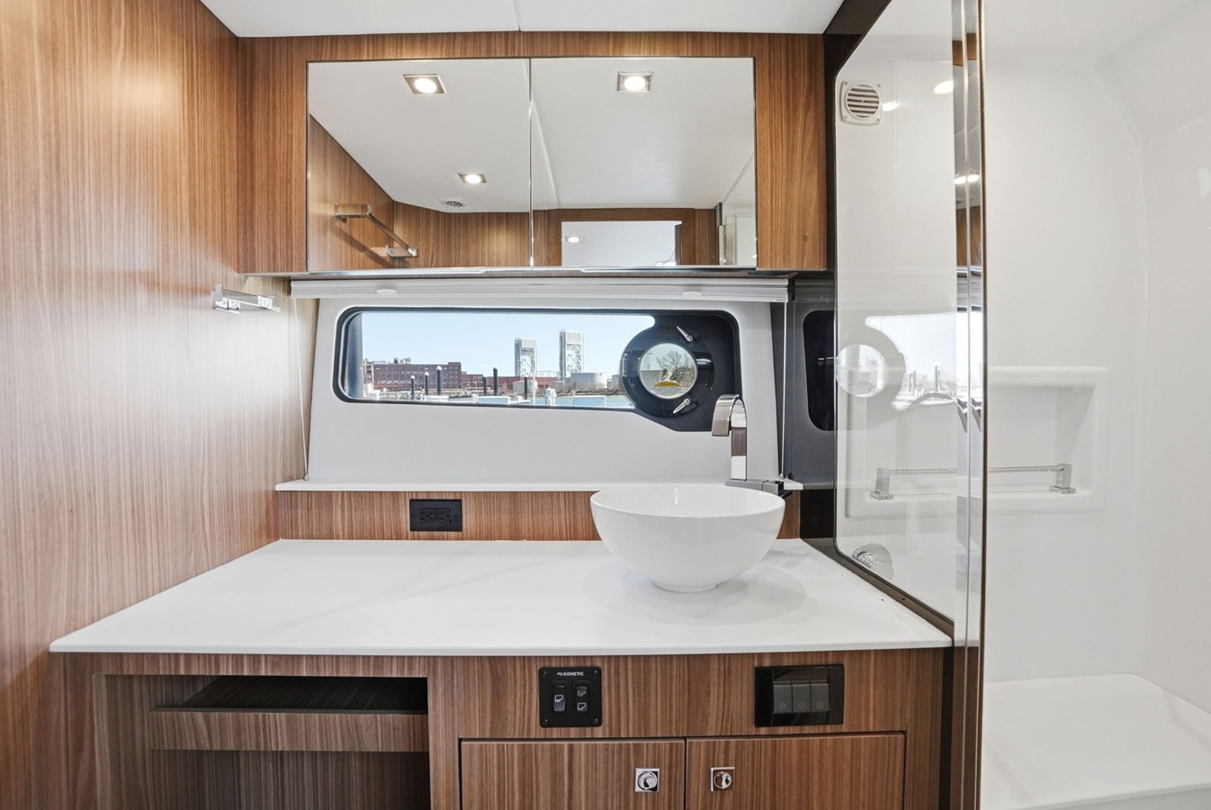 CRUISERS YACHTS 50 GLS OB, photo 42