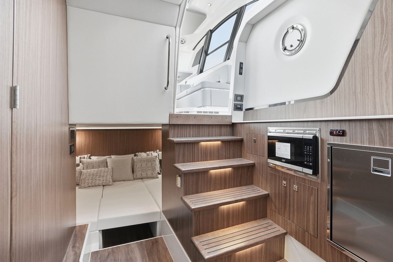 CRUISERS YACHTS 50 GLS OB, photo 44