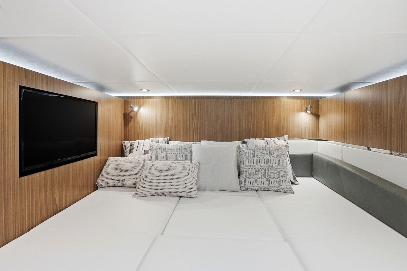 CRUISERS YACHTS 50 GLS OB, photo 45