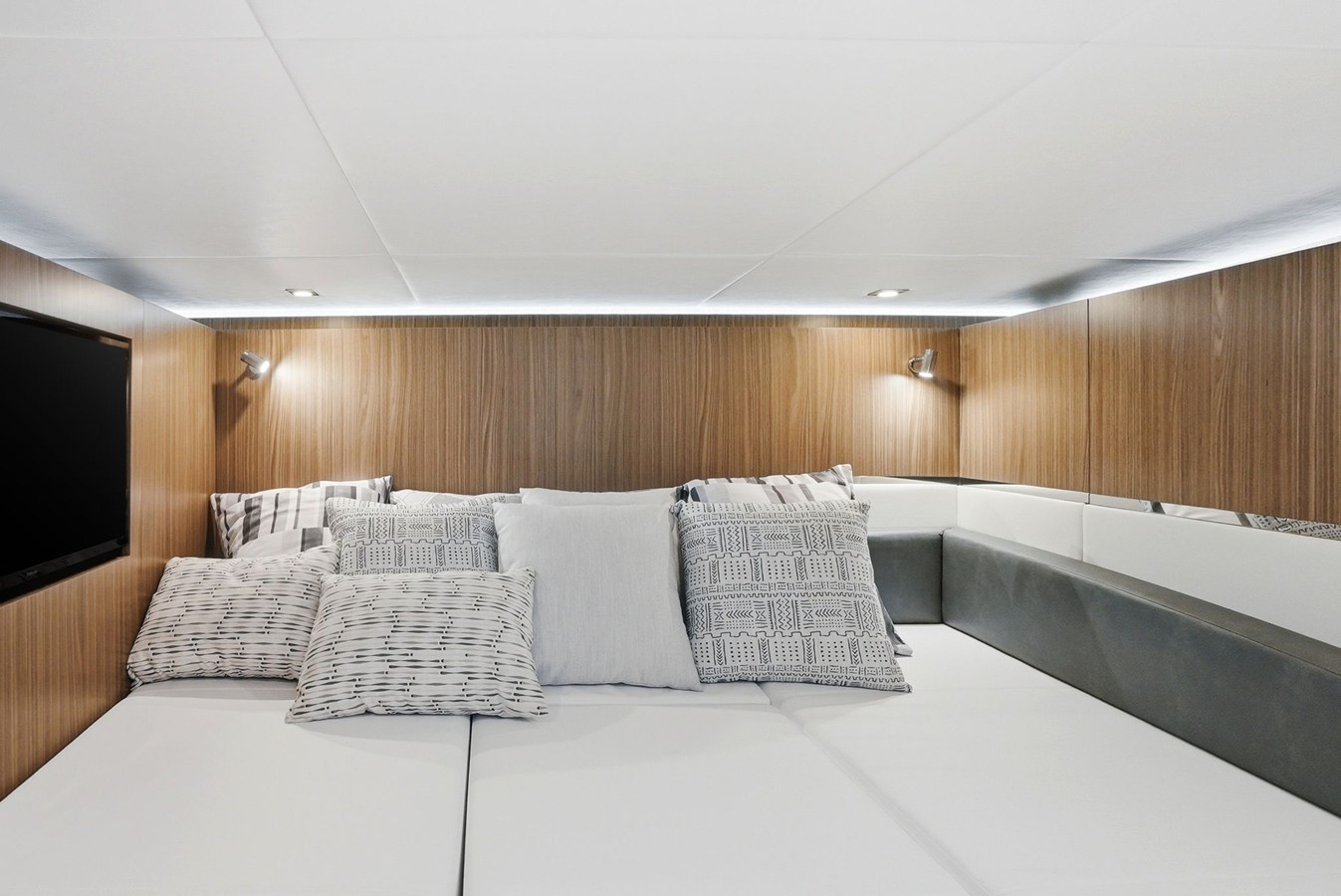 CRUISERS YACHTS 50 GLS OB, photo 46