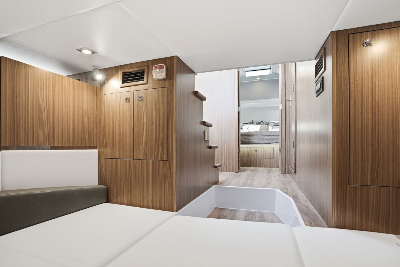 CRUISERS YACHTS 50 GLS OB, photo 47