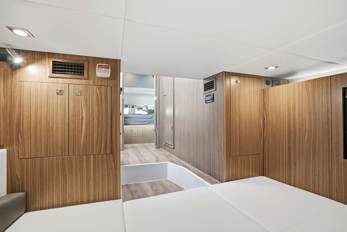CRUISERS YACHTS 50 GLS OB, photo 48