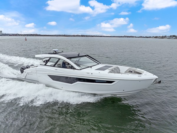 CRUISERS YACHTS 50 GLS OB — 2026 Cruisers Yachts 50 GLS OB