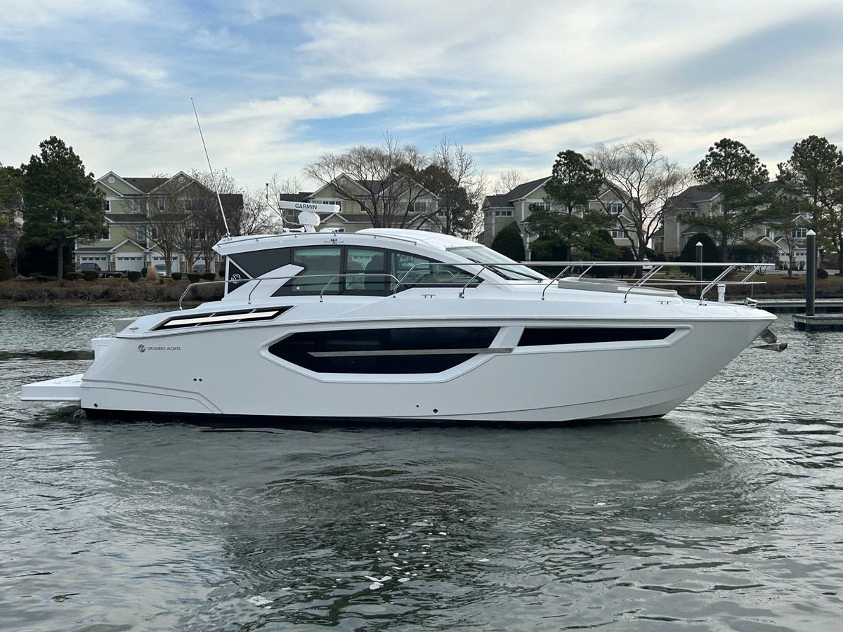 Cruisers Yachts 42 Cantius — 2026 Cruisers Yachts 42 Cantius