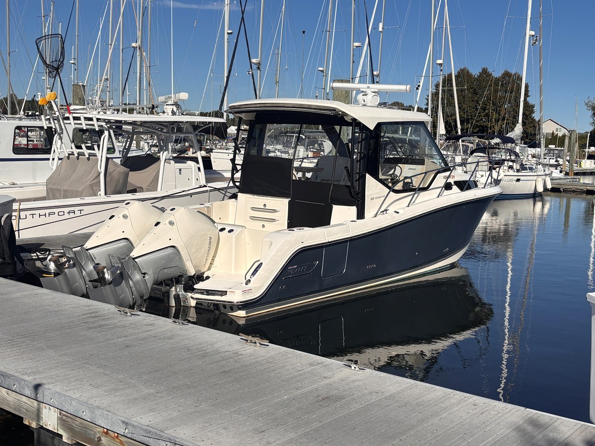 Boston Whaler 325 CONQUEST — 2023 Boston Whaler 325 Conquest — photo 3