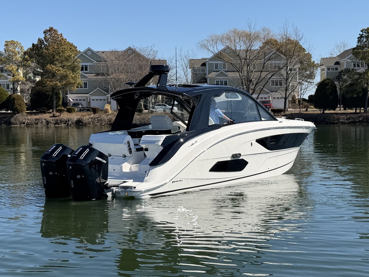 Sea Ray Sundancer 370 Outboard — 2026 Sea Ray Sundancer 370 Outboard — photo 2