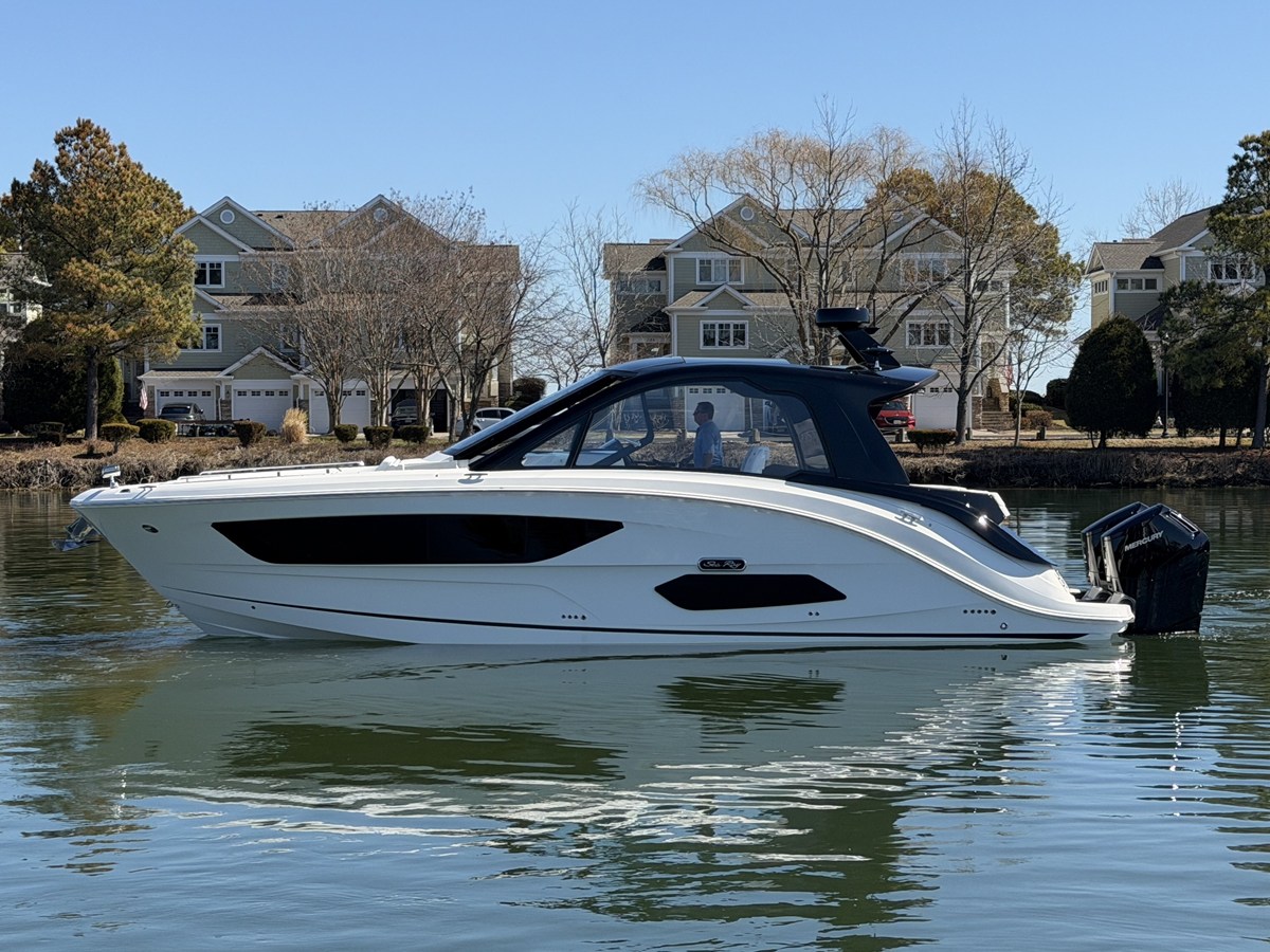 Sea Ray Sundancer 370 Outboard — 2026 Sea Ray Sundancer 370 Outboard — photo 5