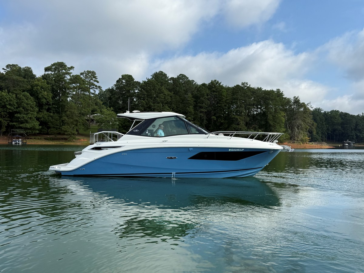 Sea Ray 320 SUNDANCER — 2024 Sea Ray 320 Sundancer — photo 2