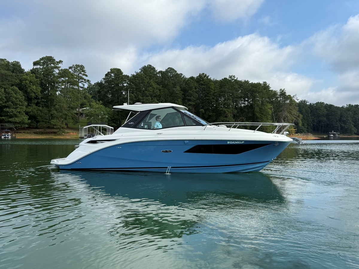 Sea Ray 320 SUNDANCER — 2024 Sea Ray 320 Sundancer — photo 3