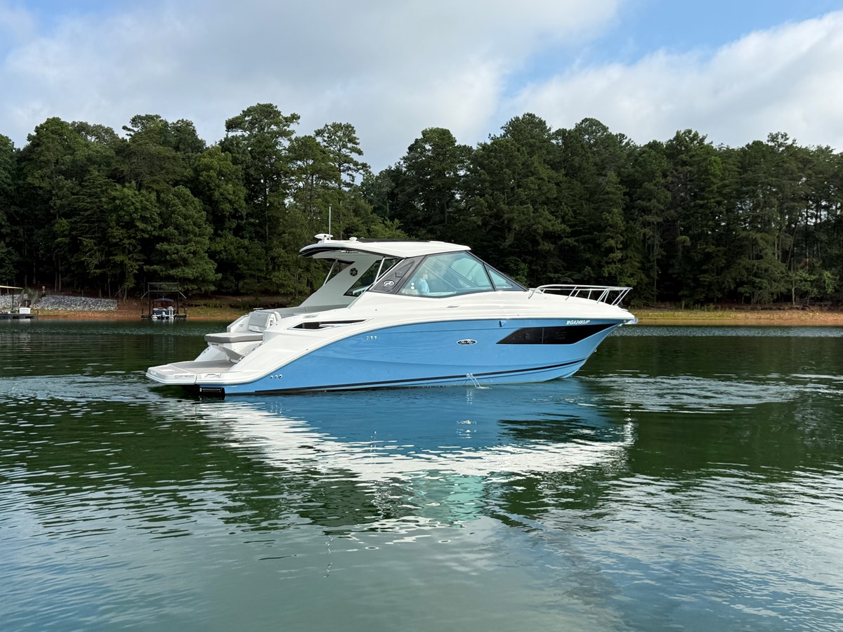 Sea Ray 320 SUNDANCER — 2024 Sea Ray 320 Sundancer — photo 4