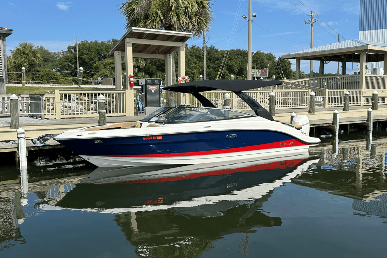 Sea Ray SLX 260 Outboard — 2024 Sea Ray SLX 260 Outboard — photo 2