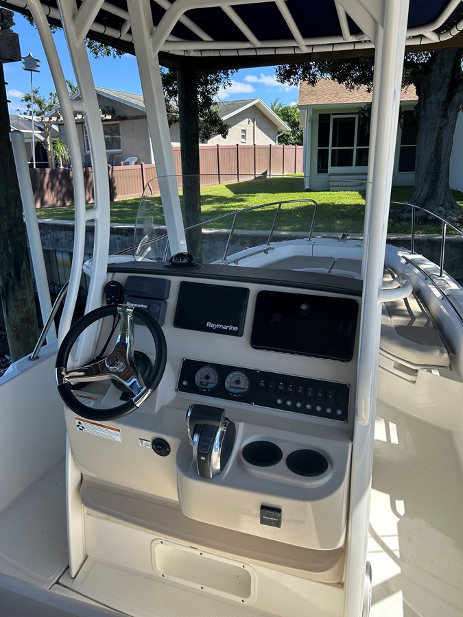Boston Whaler 240 DAUNTLESS — 2018 Boston Whaler 240 Dauntless — photo 5