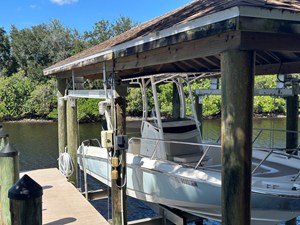 BOSTON WHALER 240 DAUNTLESS