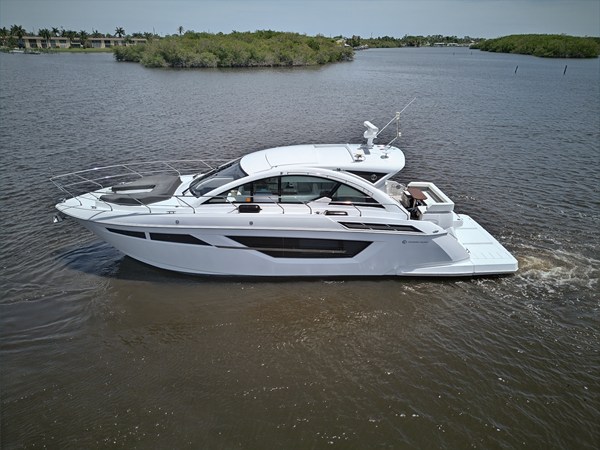 CRUISERS YACHTS 50 CANTIUS — 2023 Cruisers Yachts 50 Cantius