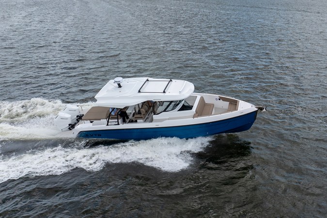 CRUISERS YACHTS 38 VTR — 2026 Cruisers Yachts 38 VTR