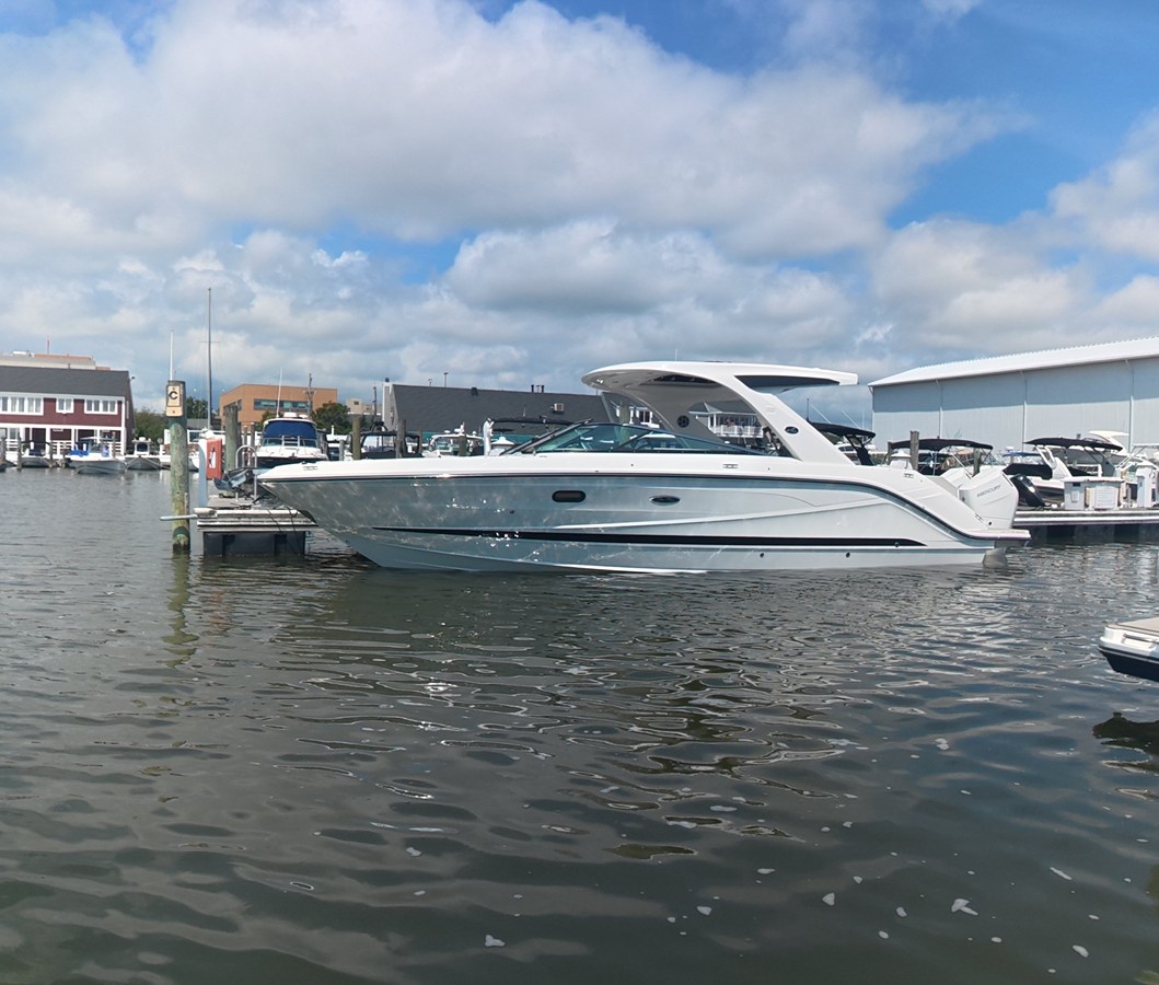 Sea Ray SLX 310 Outboard — 2027 Sea Ray SLX 310 Outboard