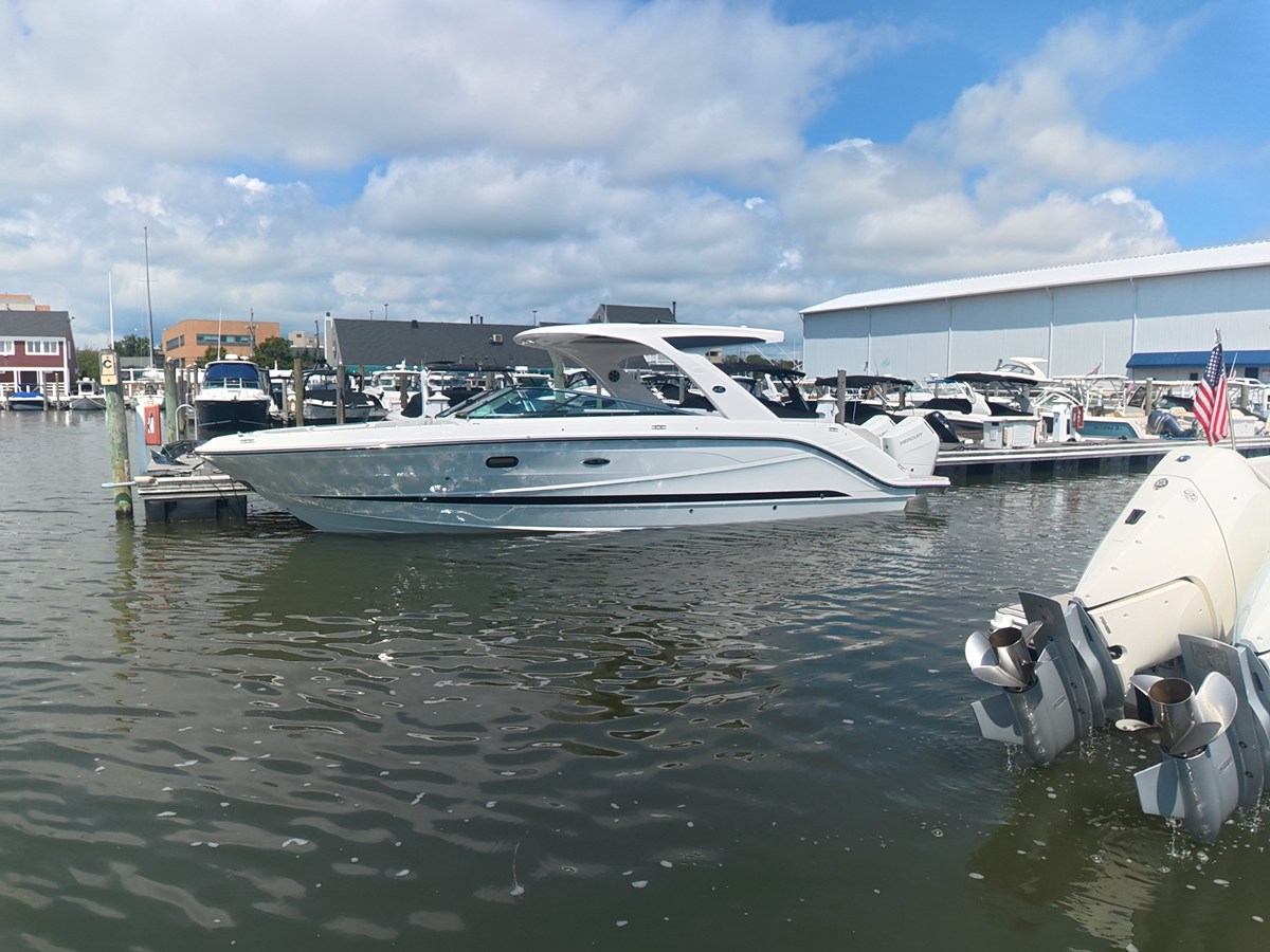 Sea Ray SLX 310 Outboard — 2027 Sea Ray SLX 310 Outboard — photo 2