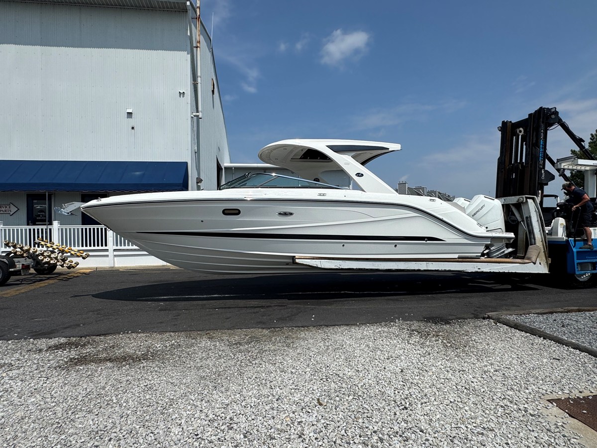 Sea Ray SLX 310 Outboard — 2027 Sea Ray SLX 310 Outboard — photo 3