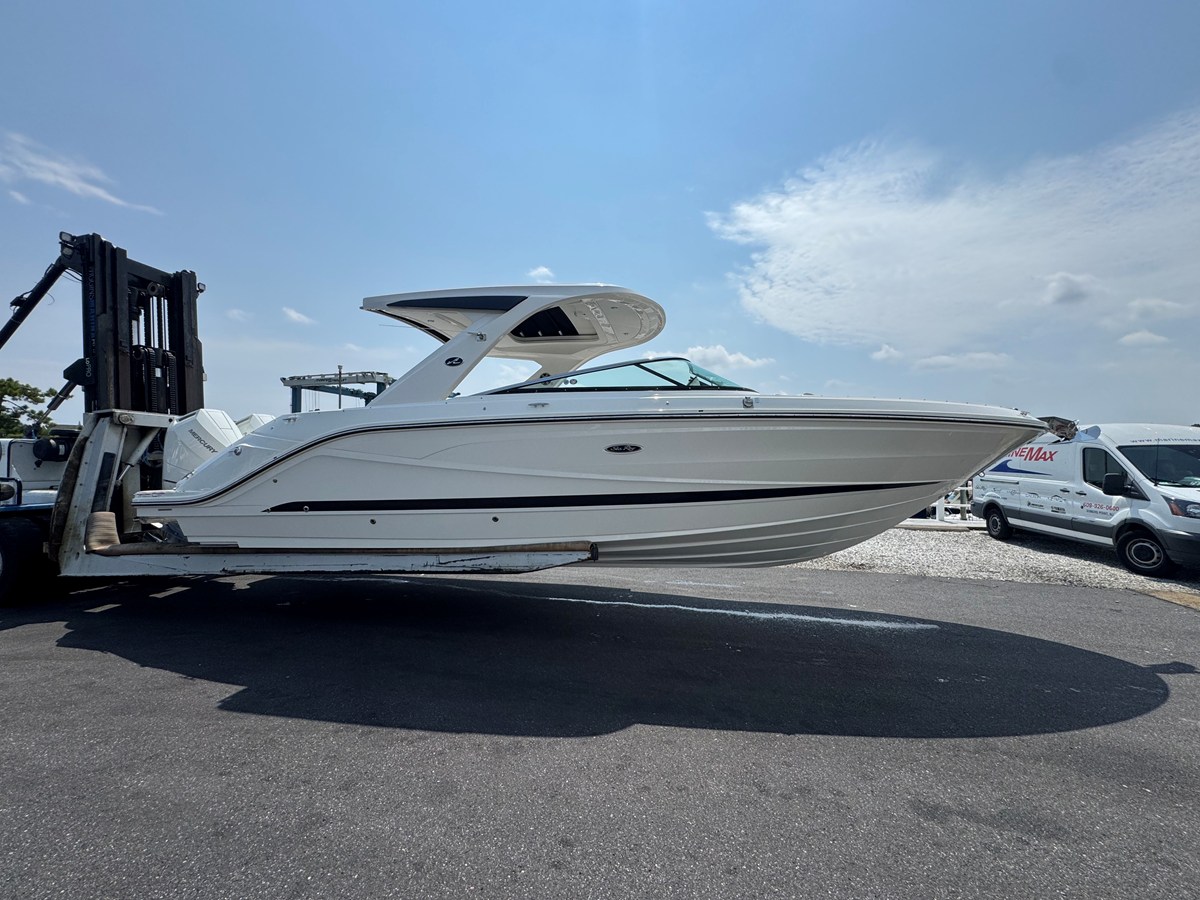 Sea Ray SLX 310 Outboard — 2027 Sea Ray SLX 310 Outboard — photo 4