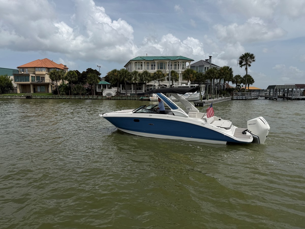 Sea Ray SDX 270 Outboard — 2023 Sea Ray SDX 270 Outboard — photo 2