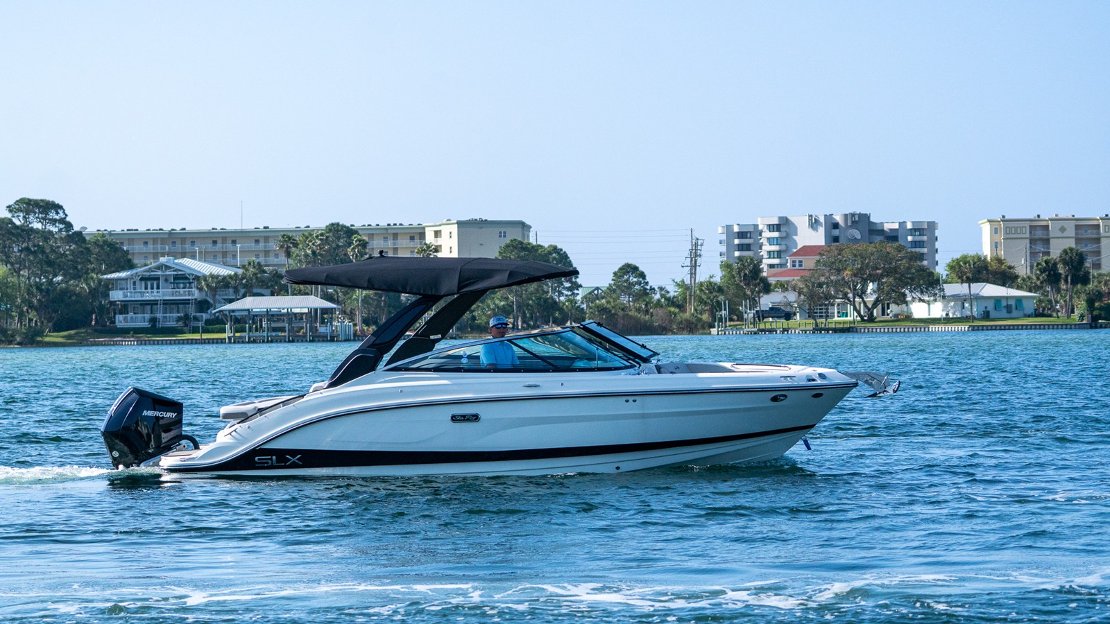 Sea Ray SLX 260 Outboard — 2026 Sea Ray SLX 260 Outboard