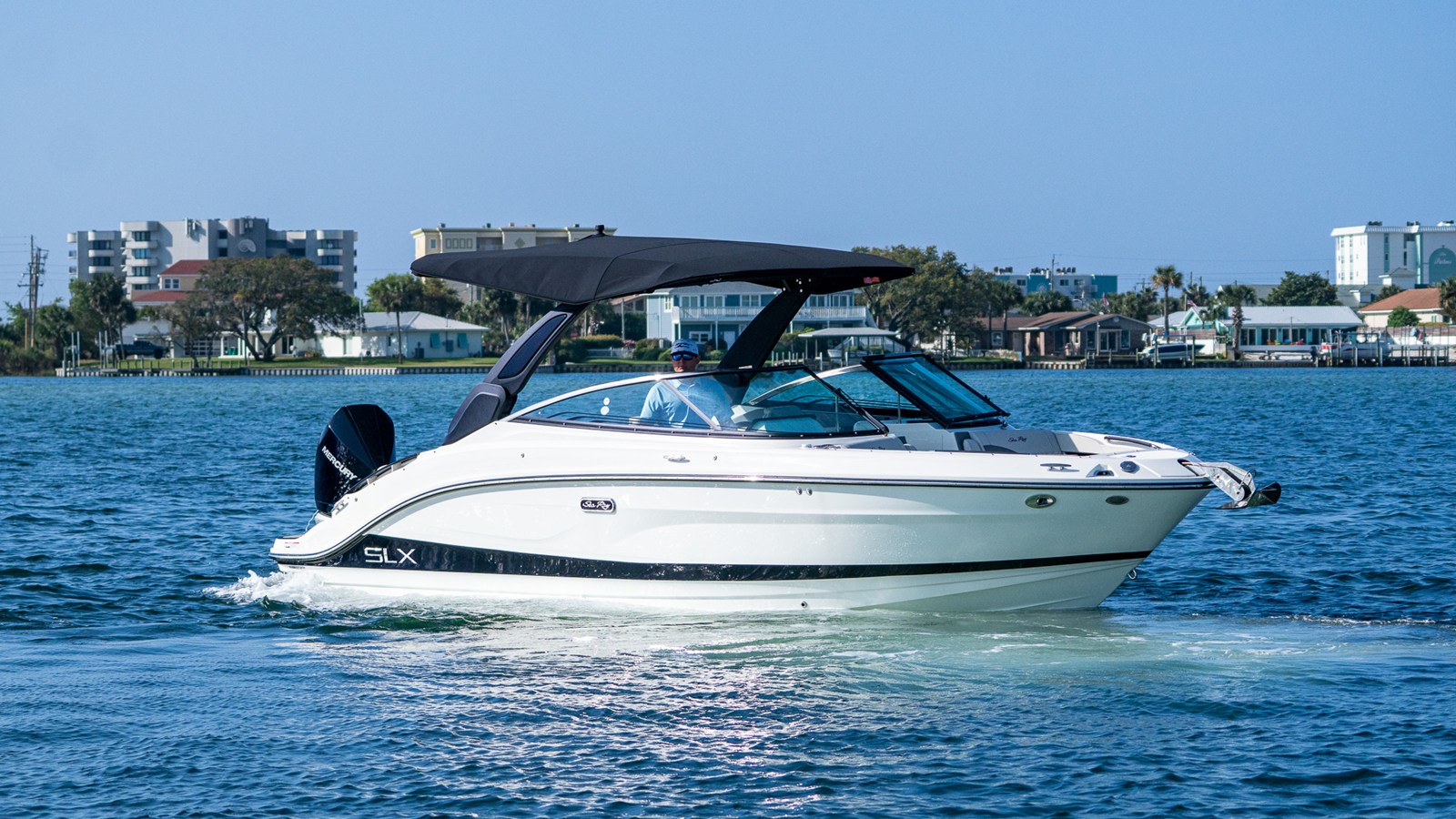 Sea Ray SLX 260 Outboard — 2026 Sea Ray SLX 260 Outboard — photo 2