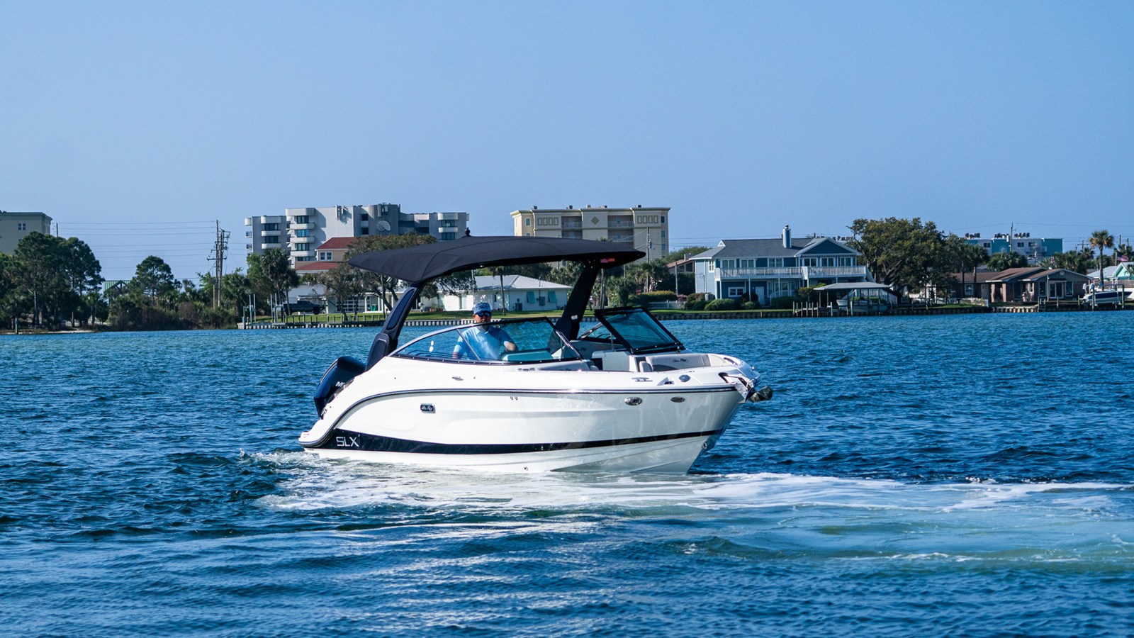 Sea Ray SLX 260 Outboard — 2026 Sea Ray SLX 260 Outboard — photo 3