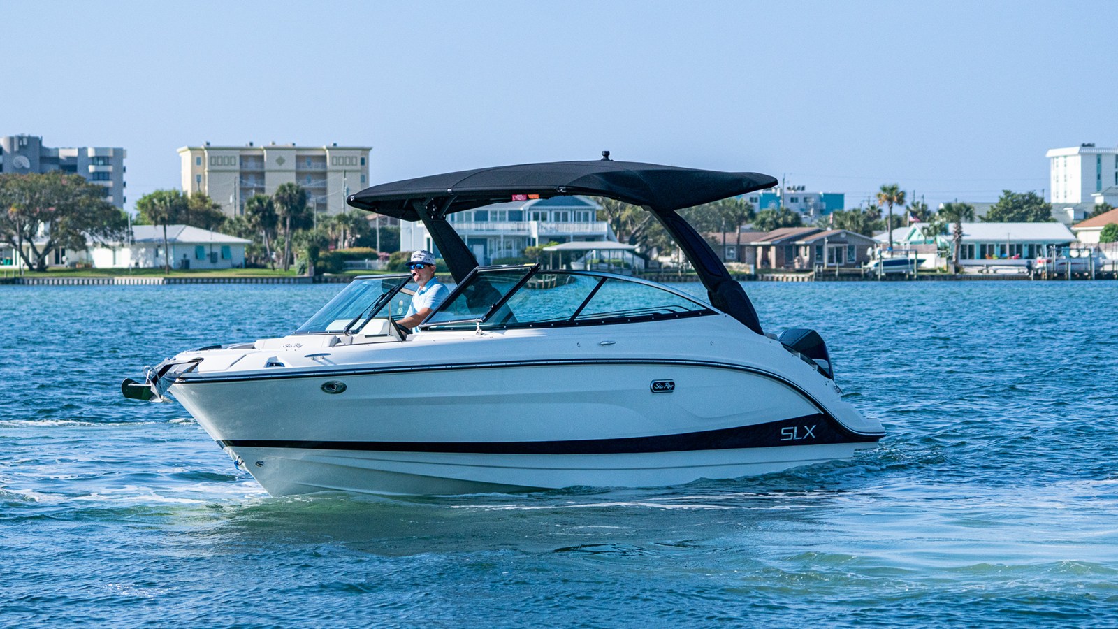 Sea Ray SLX 260 Outboard — 2026 Sea Ray SLX 260 Outboard — photo 4