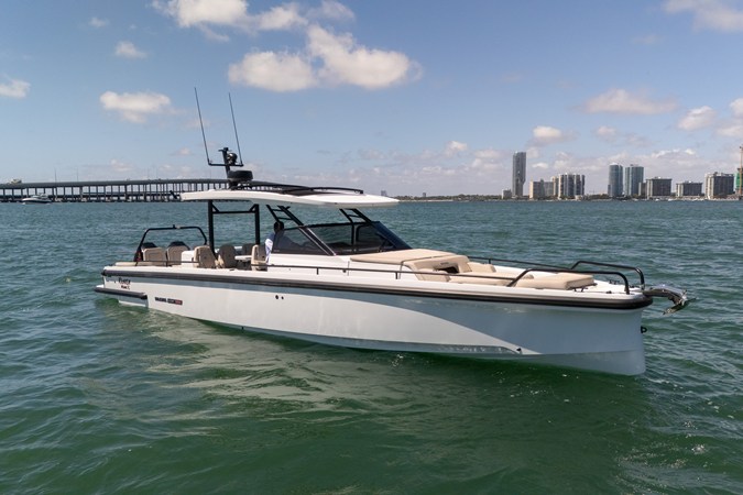 AXOPAR SHADOW 900ST — 2023 Axopar Shadow 900ST
