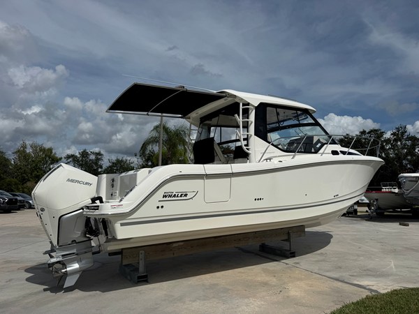 BOSTON WHALER 325 CONQUEST — 2026 Boston Whaler 325 Conquest