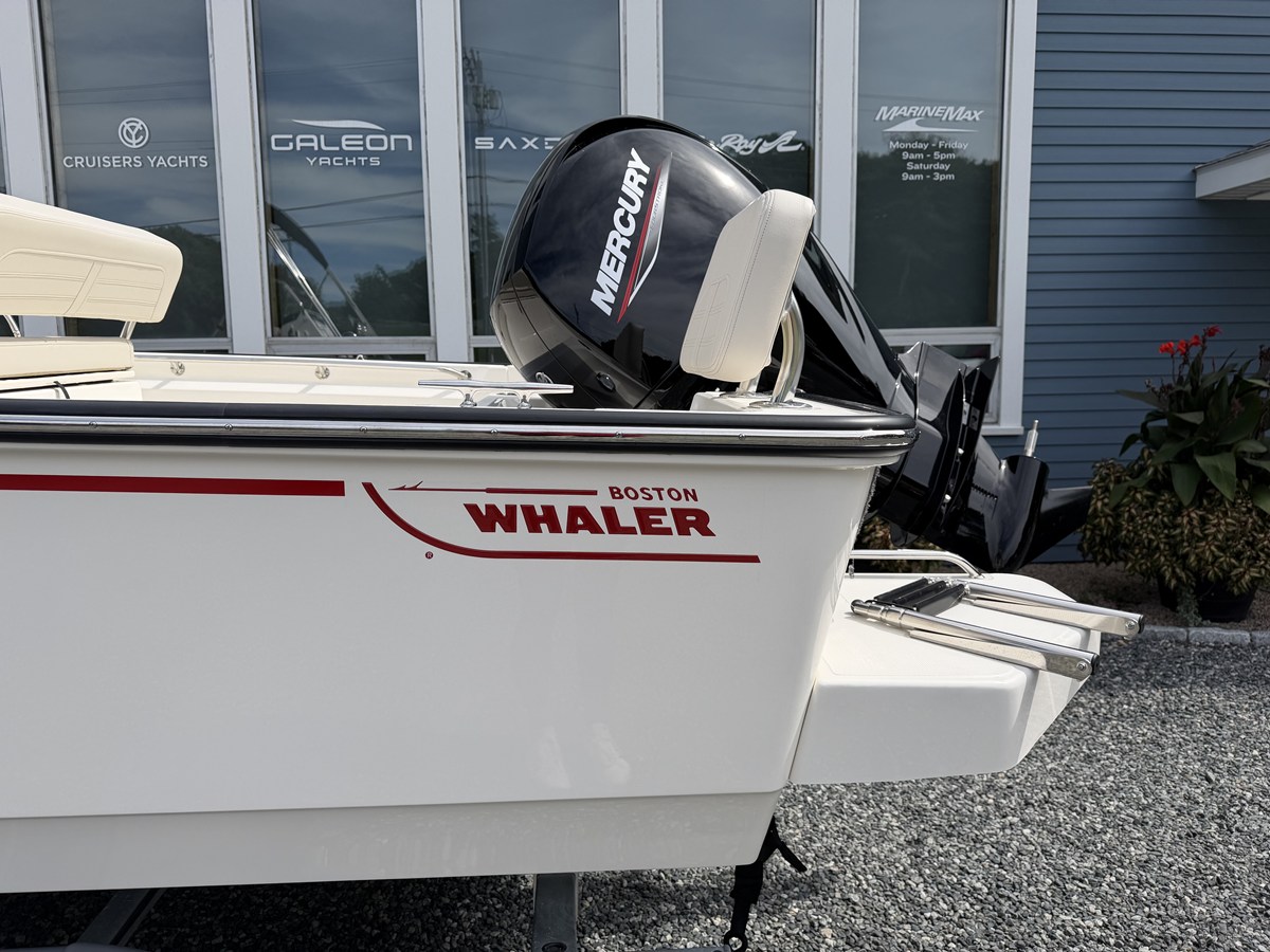 Boston Whaler 190 Montauk — 2027 Boston Whaler 190 Montauk — photo 2