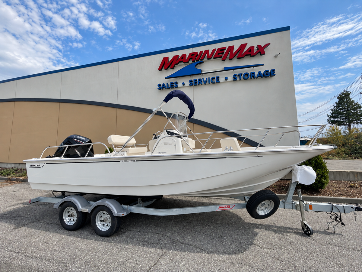 Boston Whaler 210 Montauk — 2026 Boston Whaler 210 Montauk