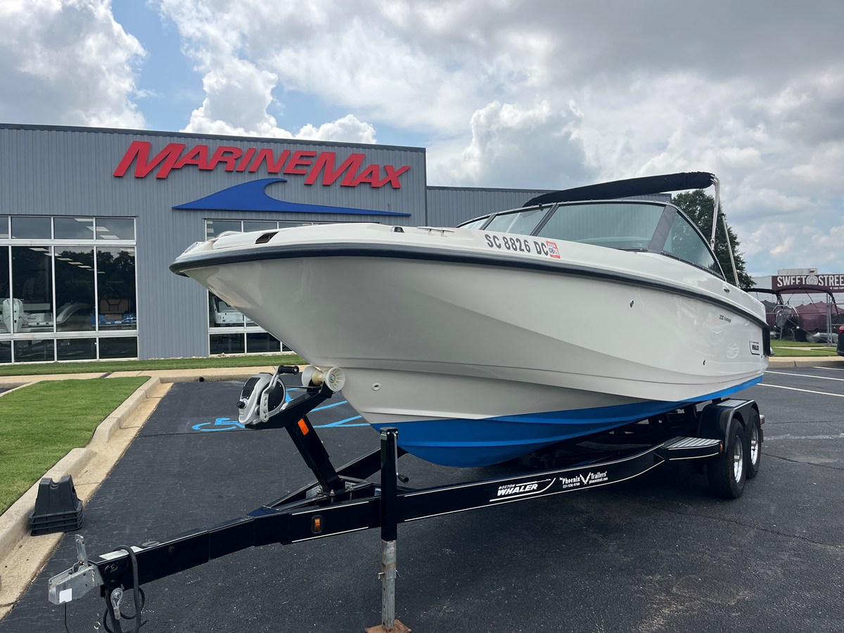 Boston Whaler 230 VANTAGE — 2013 Boston Whaler 230 Vantage — photo 2