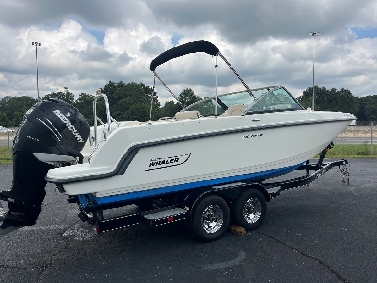 Boston Whaler 230 VANTAGE — 2013 Boston Whaler 230 Vantage — photo 5