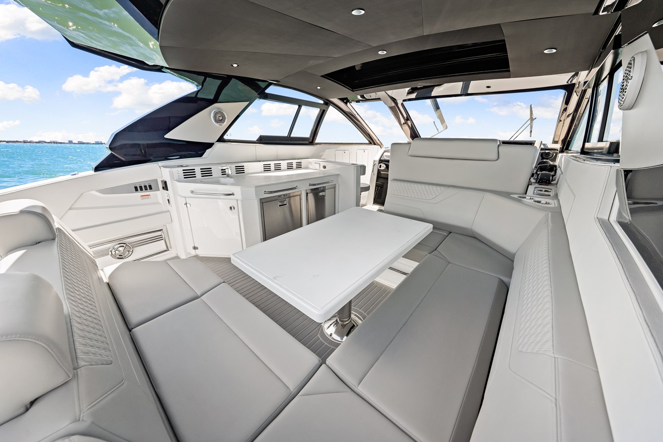 Cruisers Yachts 42 GLS Outboard — 2026 Cruisers Yachts 42 GLS Outboard — photo 3