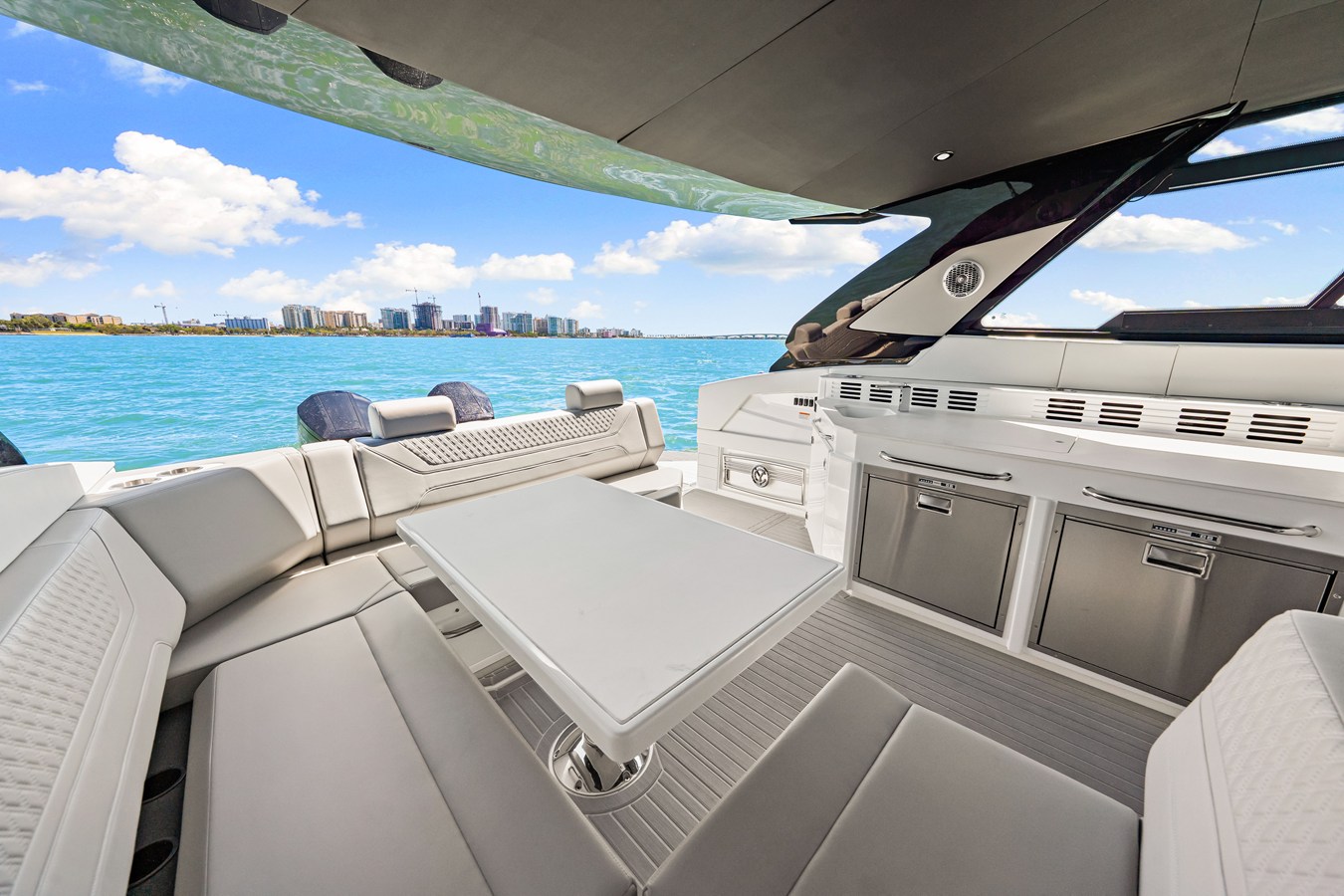 Cruisers Yachts 42 GLS Outboard — 2026 Cruisers Yachts 42 GLS Outboard — photo 4