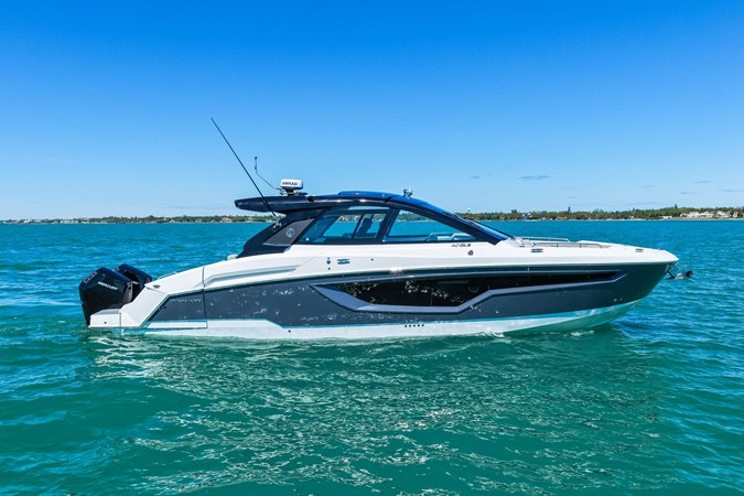 CRUISERS YACHTS 42 GLS OUTBOARD — 2026 Cruisers Yachts 42 GLS Outboard