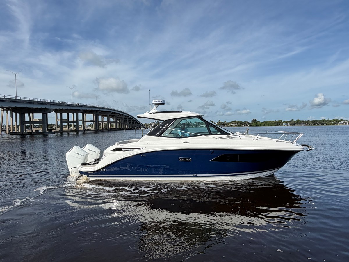 Sea Ray Sundancer 320 Outboard — 2027 Sea Ray Sundancer 320 Outboard — photo 2